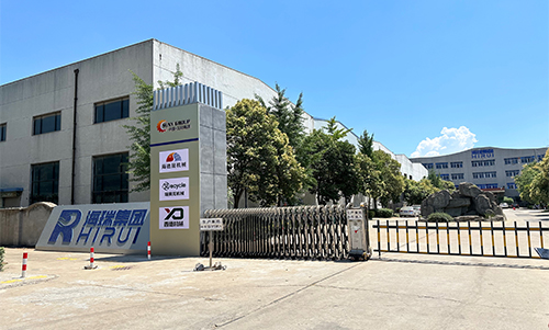 客戶(hù)參觀(guān)、考察鋰電池處理設(shè)備車(chē)間